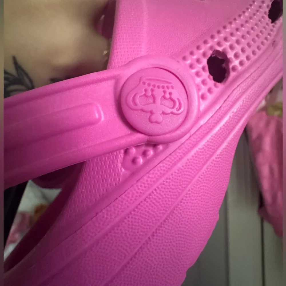 Juicy Couture Kids Pink Clogs NWT GLITTER CROWNS HEARTS STARS POOL BEACH GIRLY 💕 - Picture 3 of 5